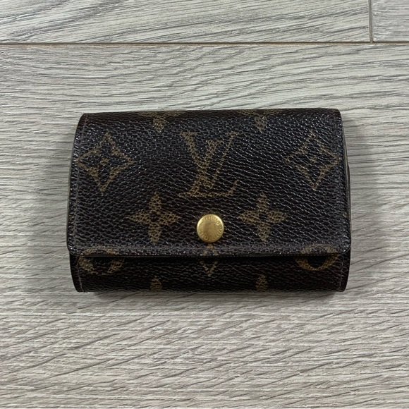 Louis Vuitton Monogram 6 Key Holder - Picture 11 of 15